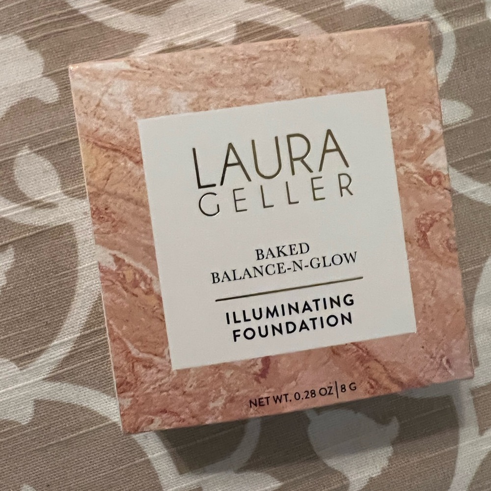 Laura Geller LIGHT Balance and Brighten Foundation NIB